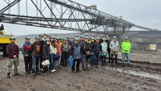 Group photo of employees at the Nochten opencast mine